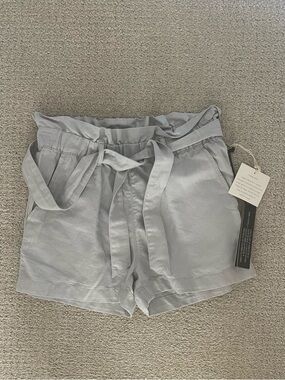 NWT Nicole Miller Light Gray Paperbag Waist Women’s Shorts with Tie Sz:XS